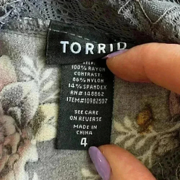 Torrid Blouse Tank Top Sleeveless Lace  Trimmed Tunic Grey Floral Size 4X - Picture 14 of 16